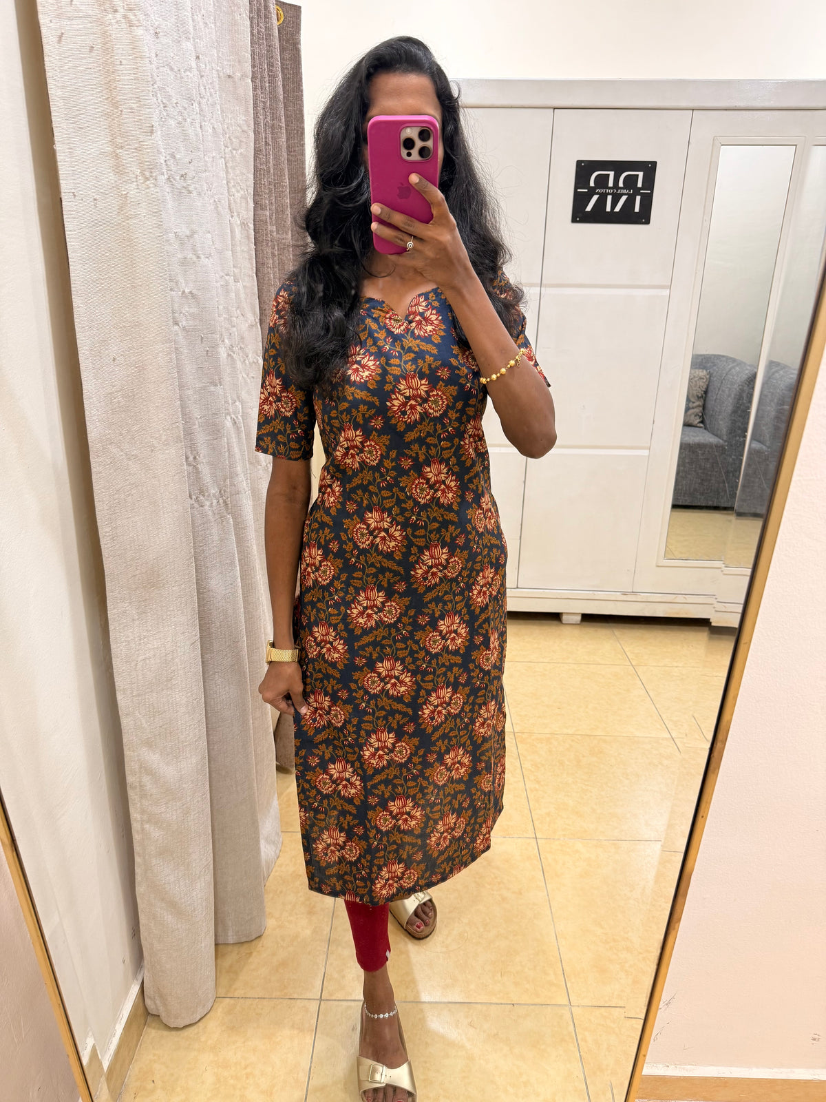 Midnight Bloom – Navy Floral Printed Straight Kurti